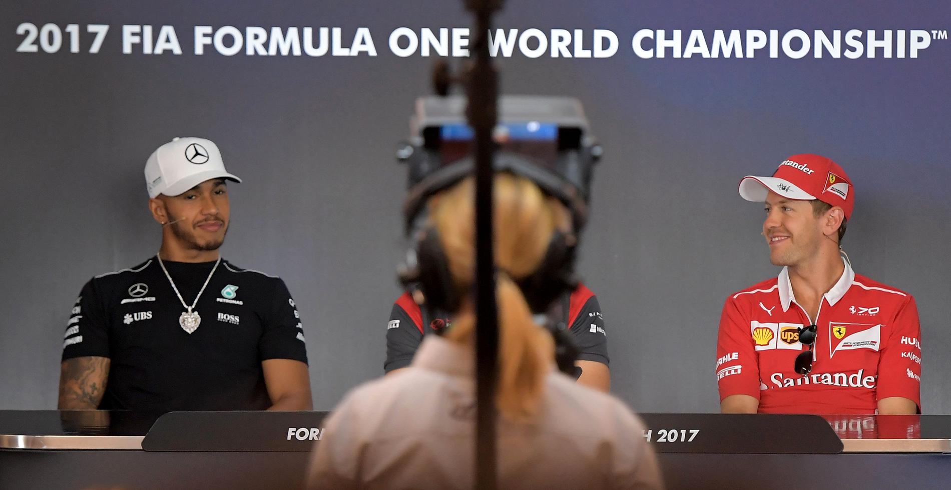 Sebastian Vettel ber Lewis Hamilton om ursäkt