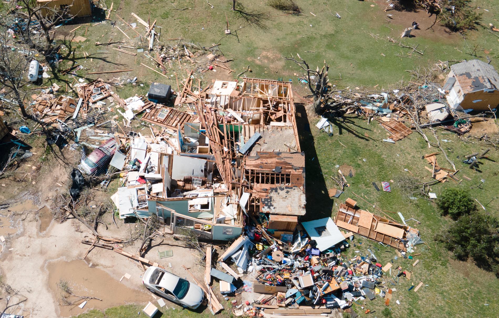 En bostad i Kansas efter tornadons framfart.