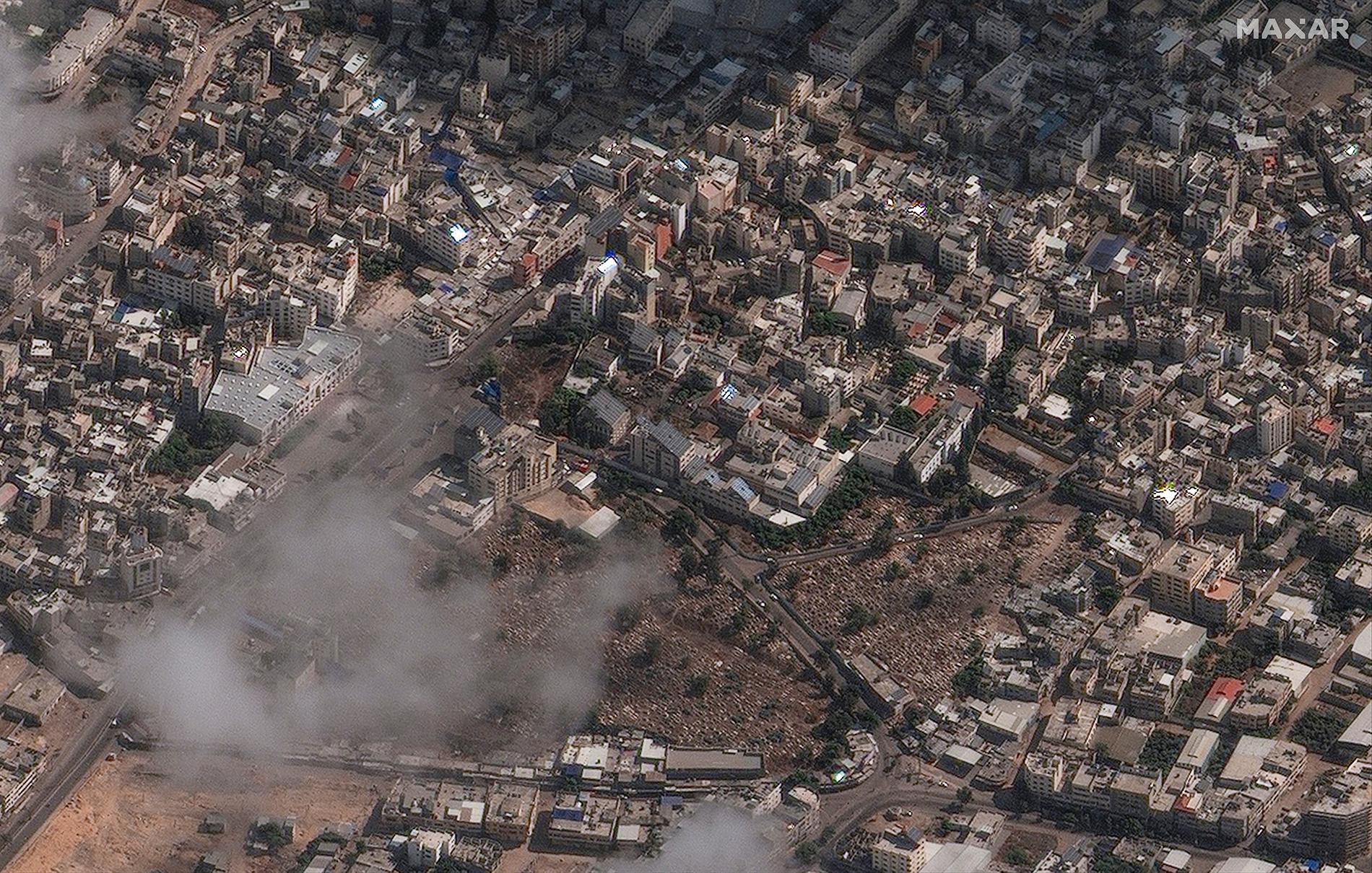 Satellitbilder över al-Ahli al-Arab-sjukhuset i Gaza efter explosionen.