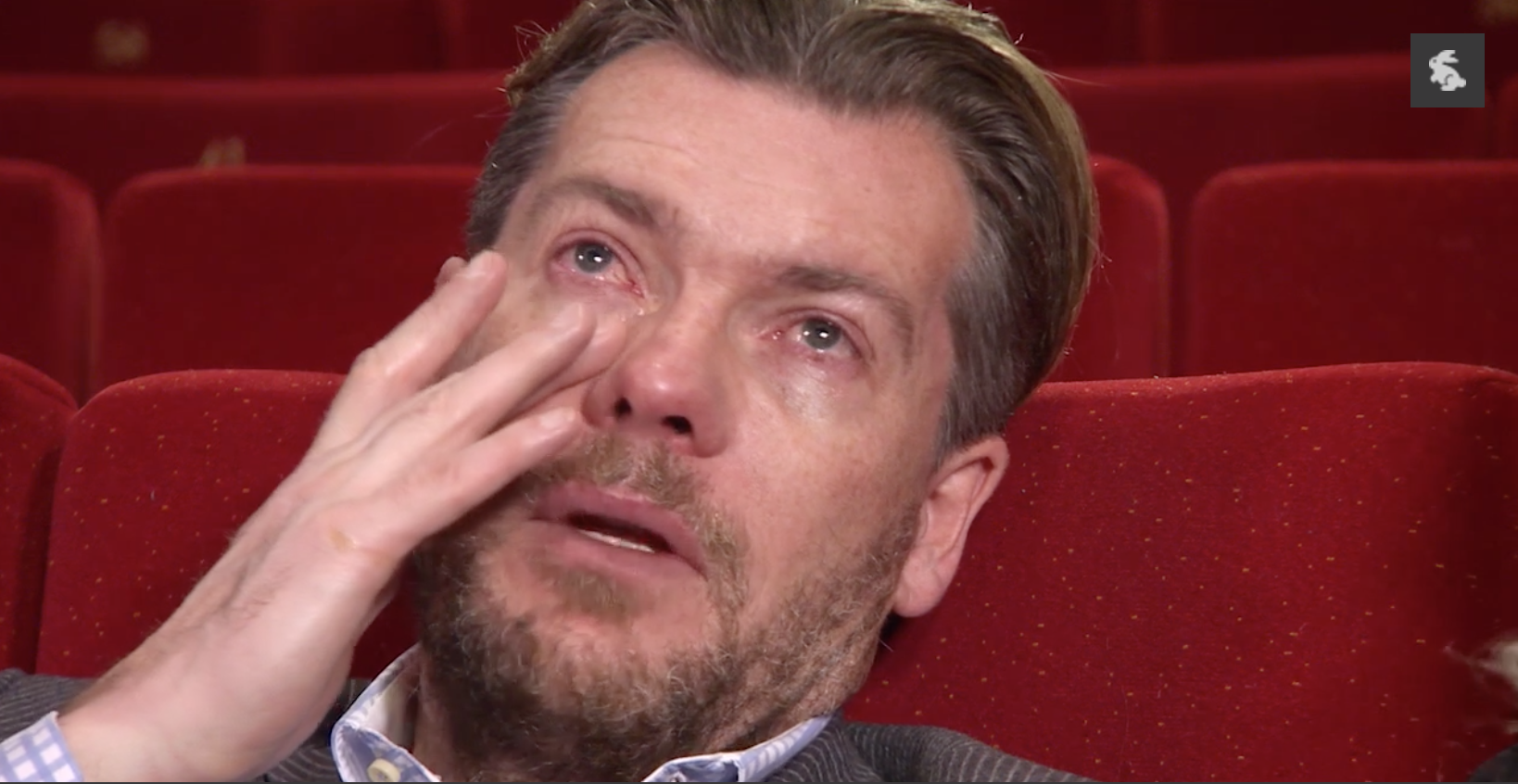 Patrick Grimlund bryter ihop i tårar i ”Lyxfällan”.