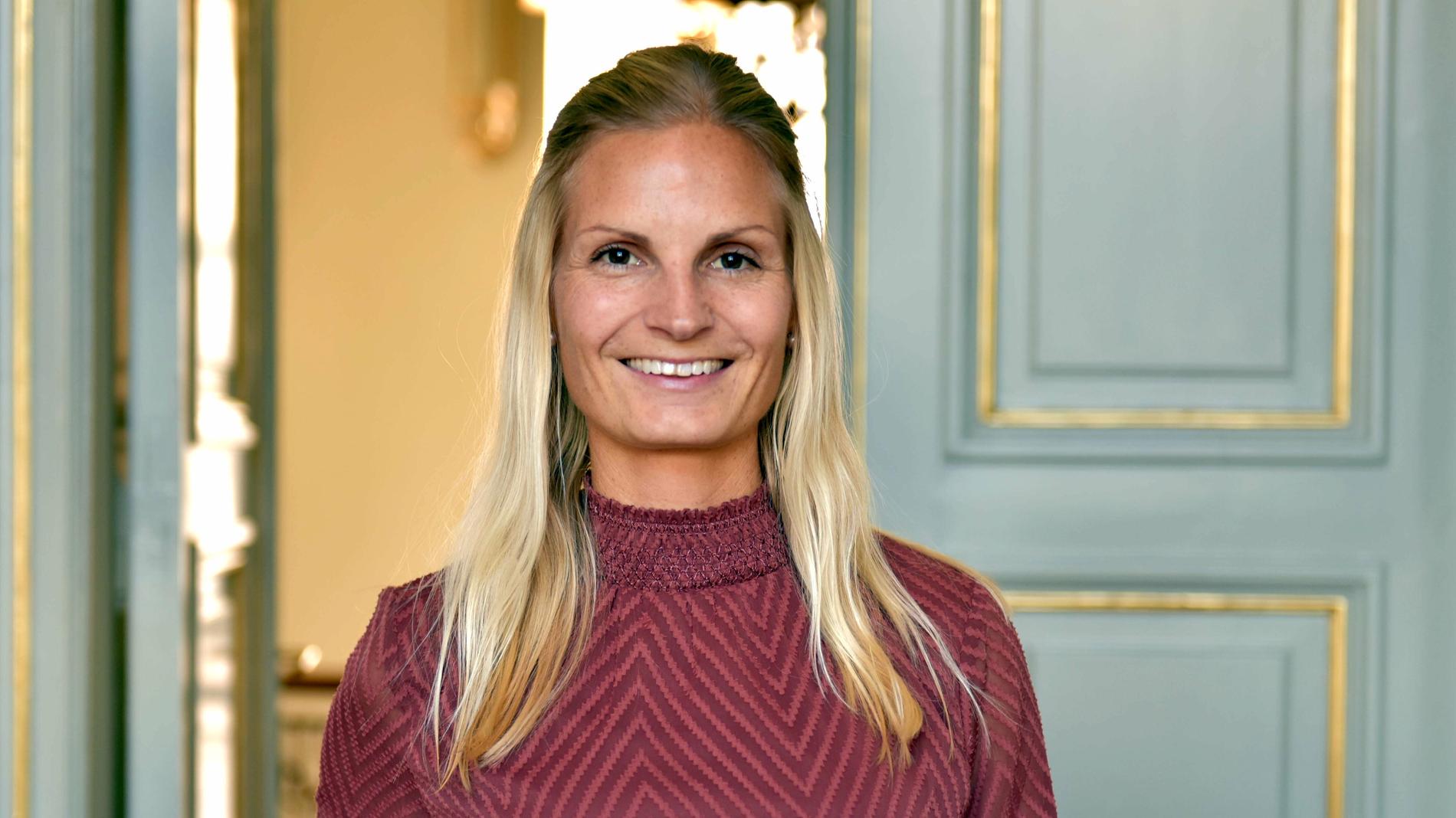 I Karlshamn får de kommunanställa ett presentkort på 150 kronor som gäller i centrumföreningens butiker, berättar Marie Björnsson, HR-chef i kommunen.