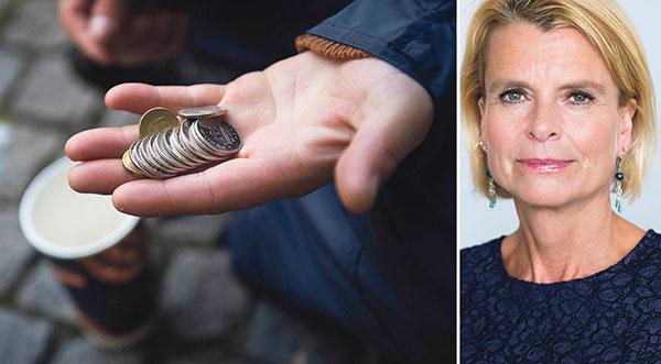 Jag ger inte pengar i koppen utan tror på långsiktig och strukturerad fattigdomsbekämpning, skriver Åsa Regnér.
