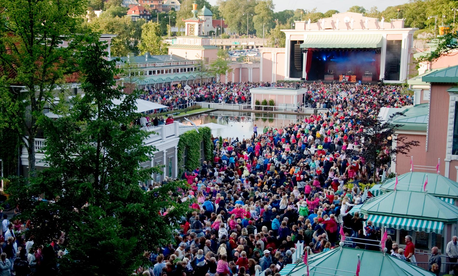 Publiken på Eric Saades turnépremiär 2011.