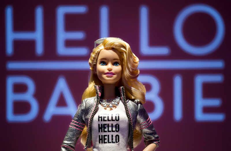 Den uppkopplade dockan Hello Barbie besvarar frågor med hjälp av en databas.