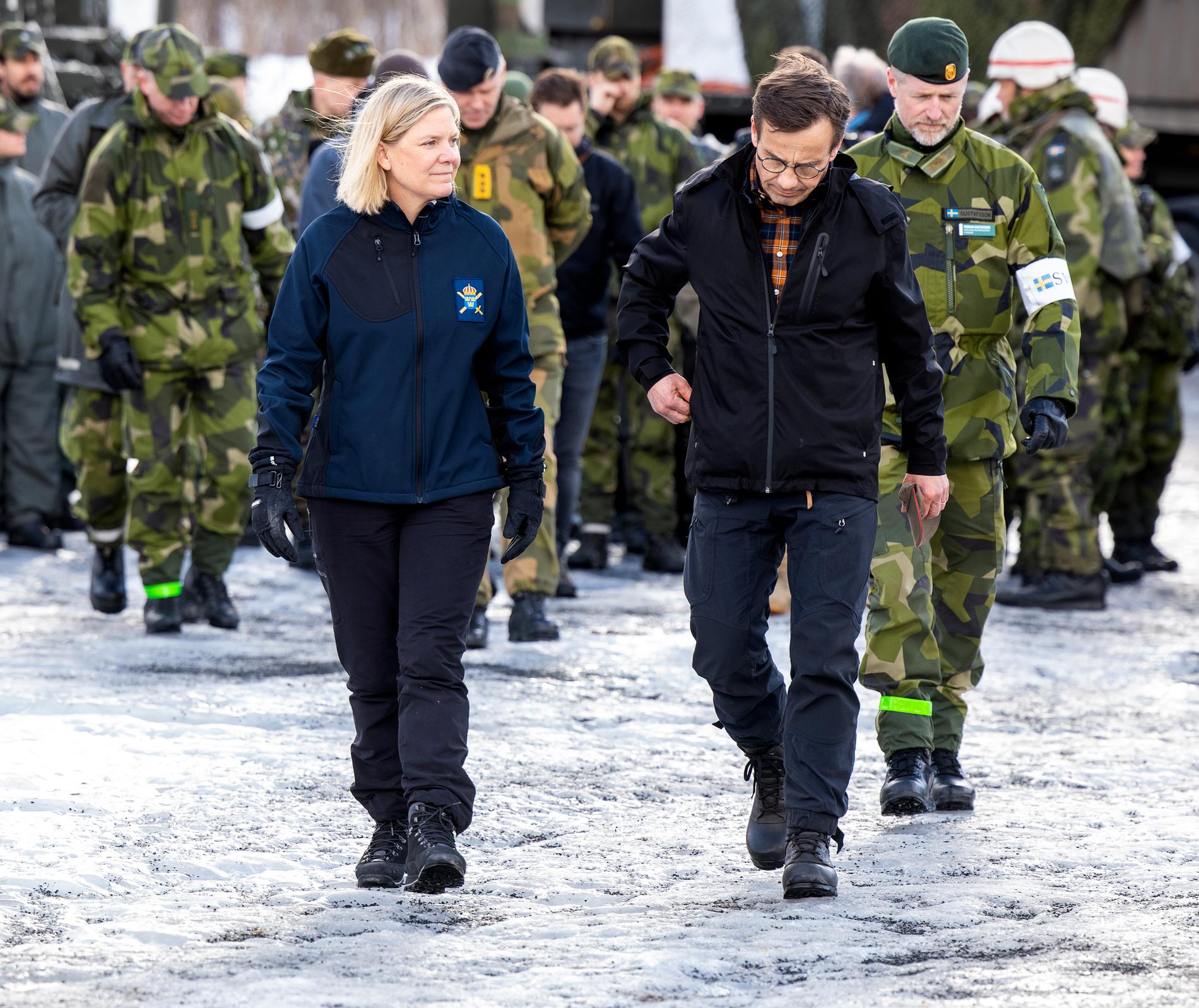 Magdalena Andersson och Ulf Kristersson på besök i Nordnorge under Natoövningen Cold Response.