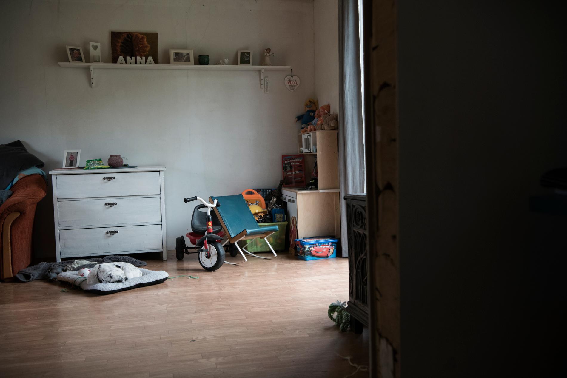 Efter 4-åriga Annas död - Polina Allemann har sparat alla hennes leksaker.