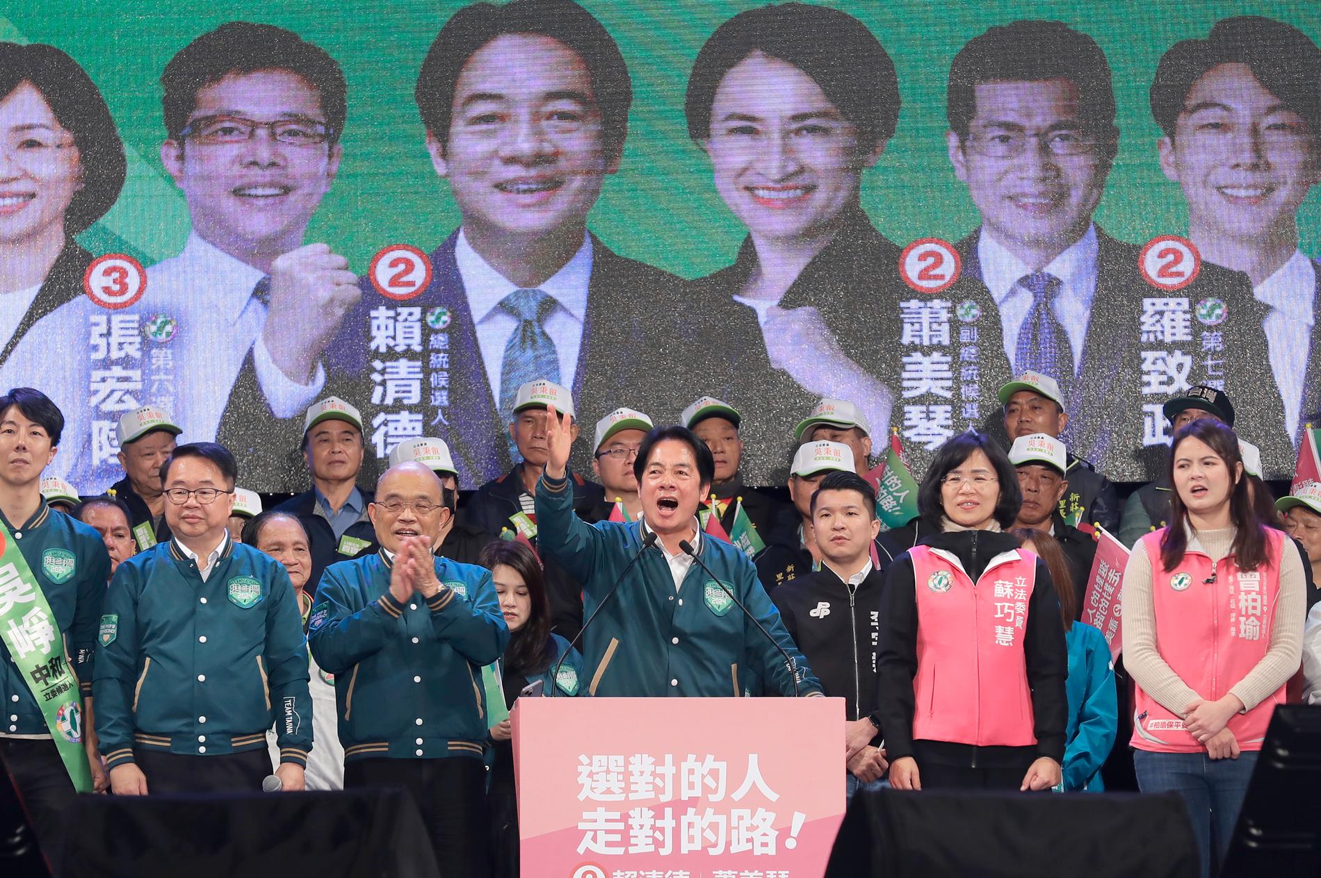 Taiwans vicepresident och presidentkandidat för partiet DPP, Lai Ching-Te, under ett valmöte förra lördagen.