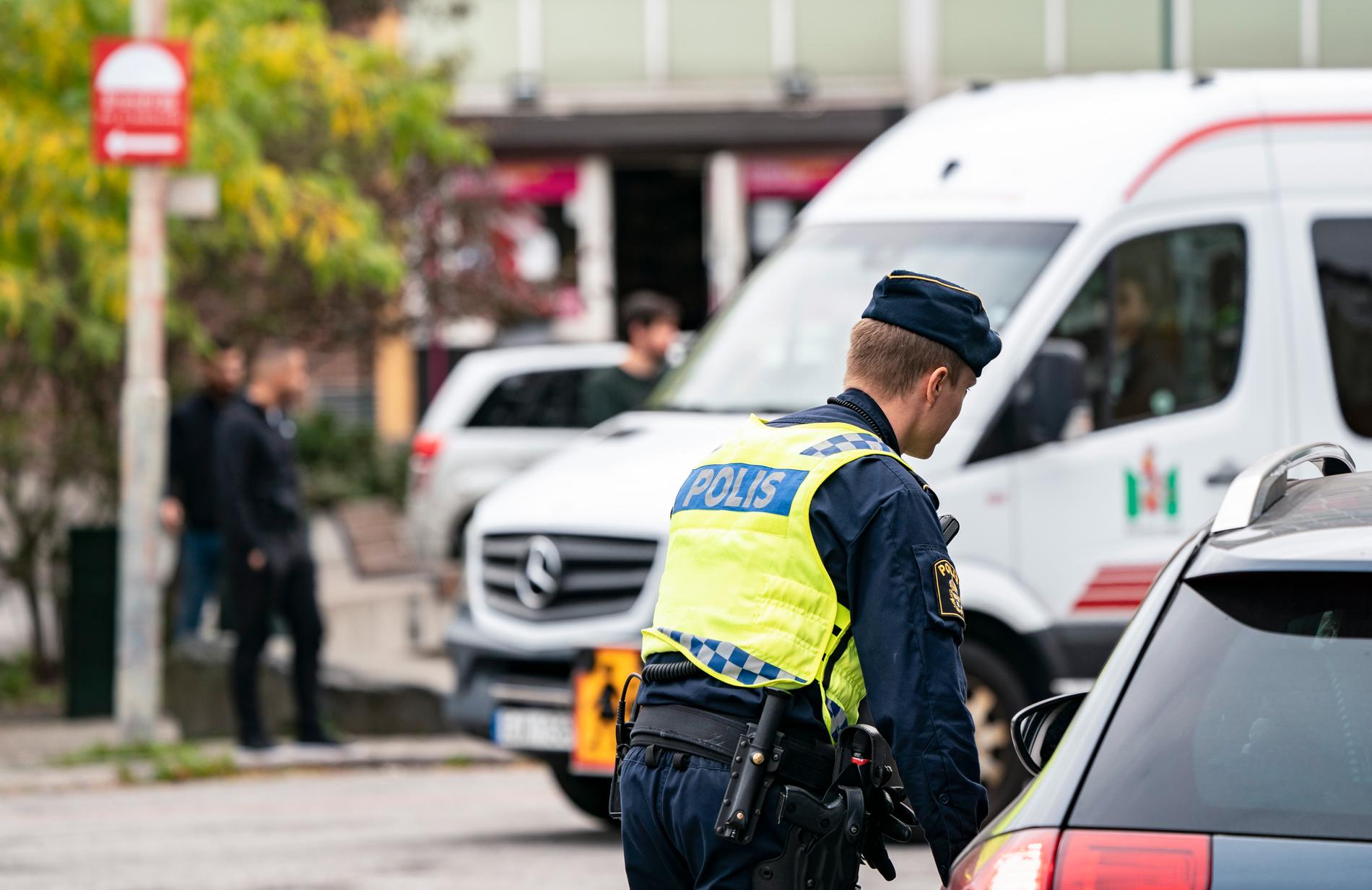 Polis i Malmö efter en koranbränning i september 2020. 