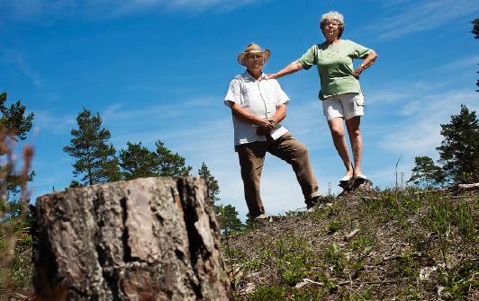 BESKYDDARNA Olov och Kristina Söderdahl, 78 och 77 år gamla, är den hårda kärnan i ”Bevara Ojnare”. De var med när föreningen bildades och Olov är fortfarande ordförande.