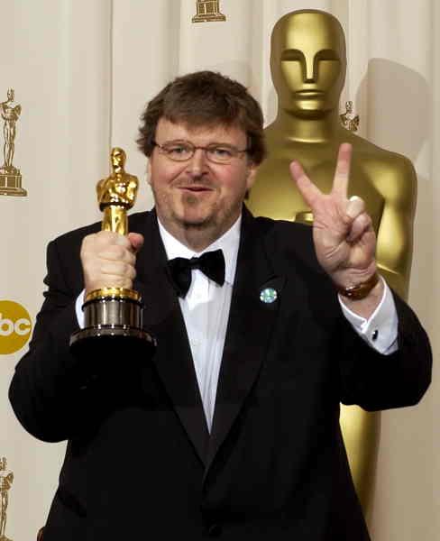 OscarsvinnareMed ”Farenheit 9/11” och ”Bowling for Columbine” har ­Michael Moore rönt stora framgångar. För den senare belönades han med en Oscar.