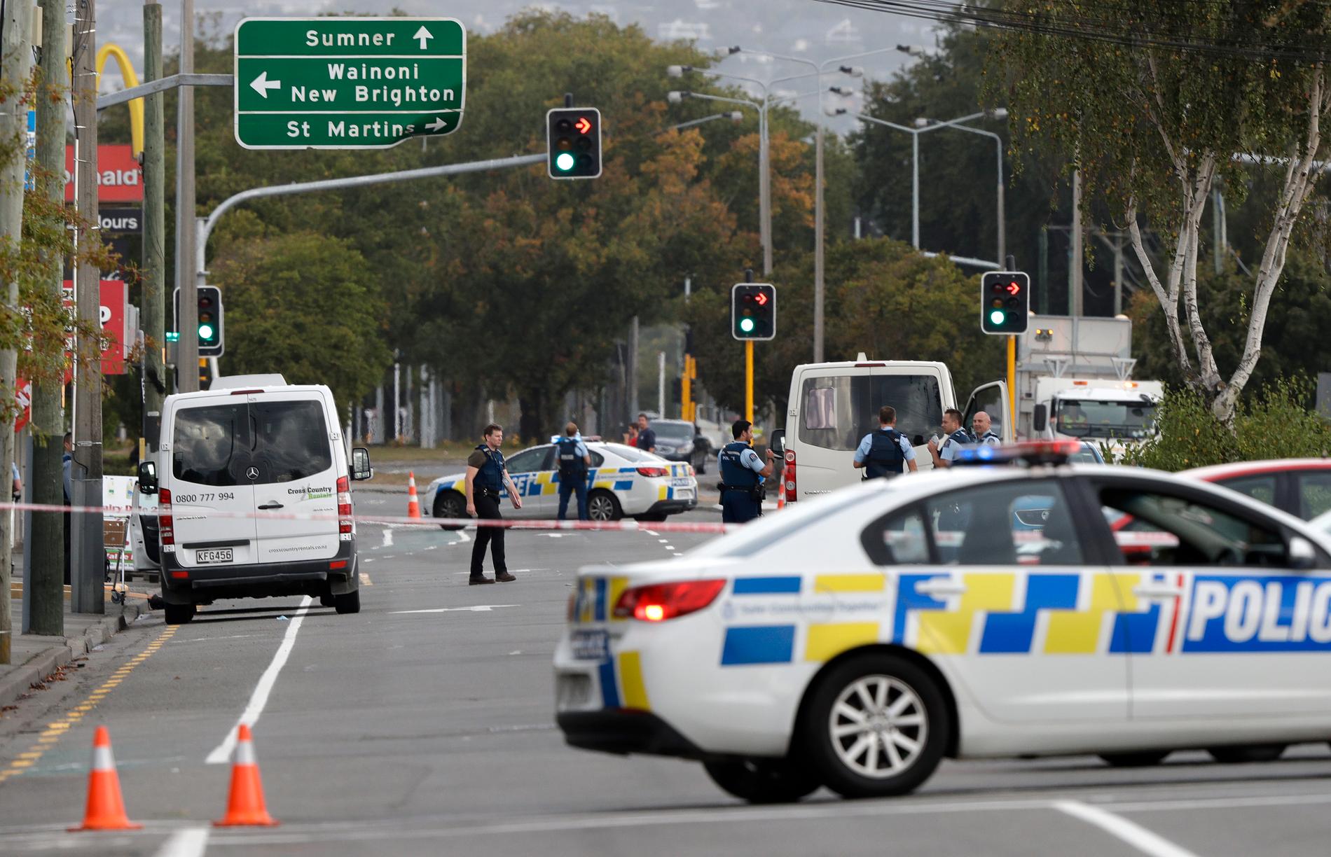 Polisavspärrningar vid Linwood-moskén i Christchurch.