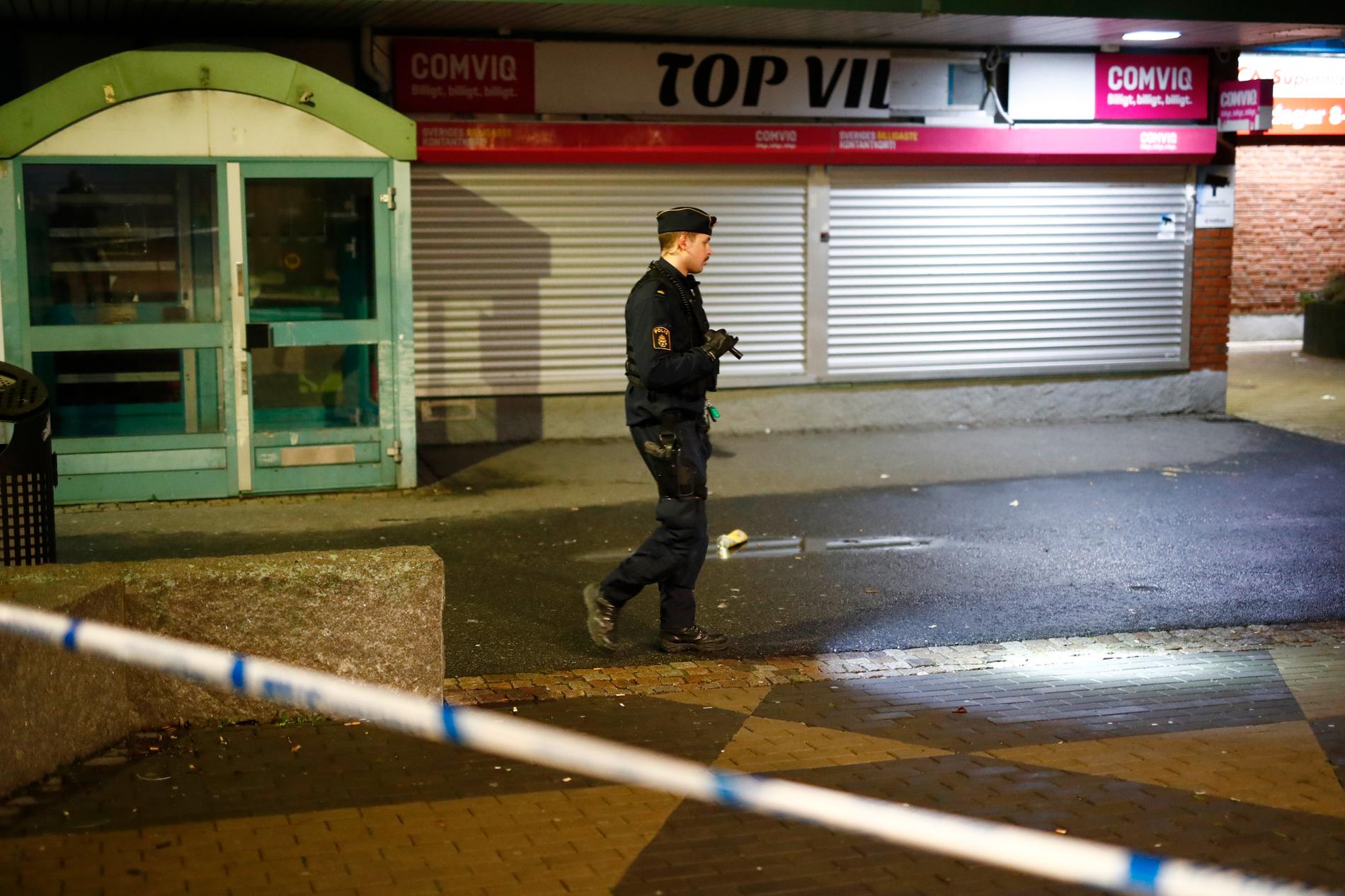 En man har hittats skjuten på Hisingen i Göteborg. 