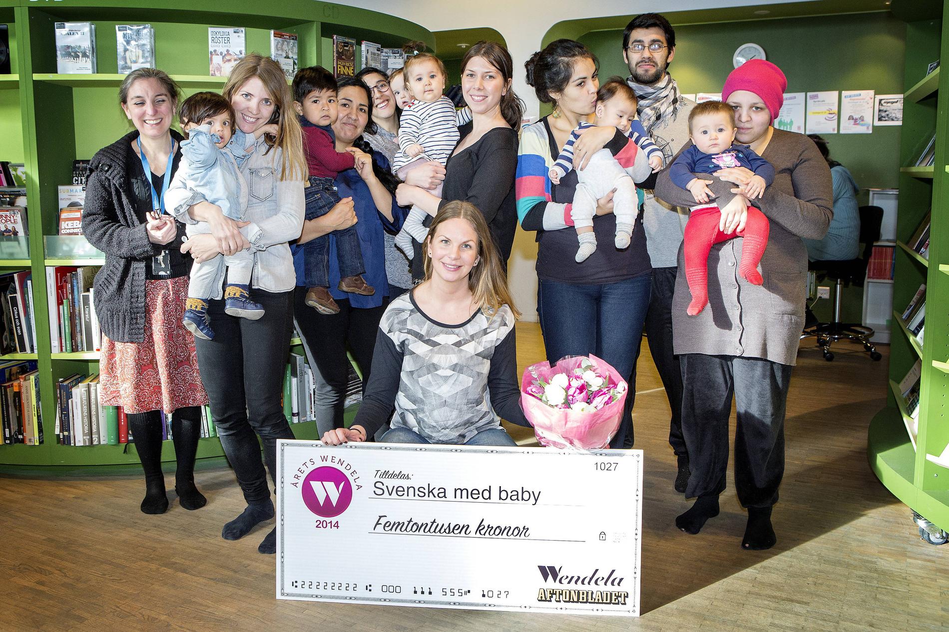 RIVER MURAR Föräldragruppen Svenska med baby träffas varje tisdag på Alby bibliotek, söder om Stockholm. Initiativet belönas med Årets Wendela 2014.