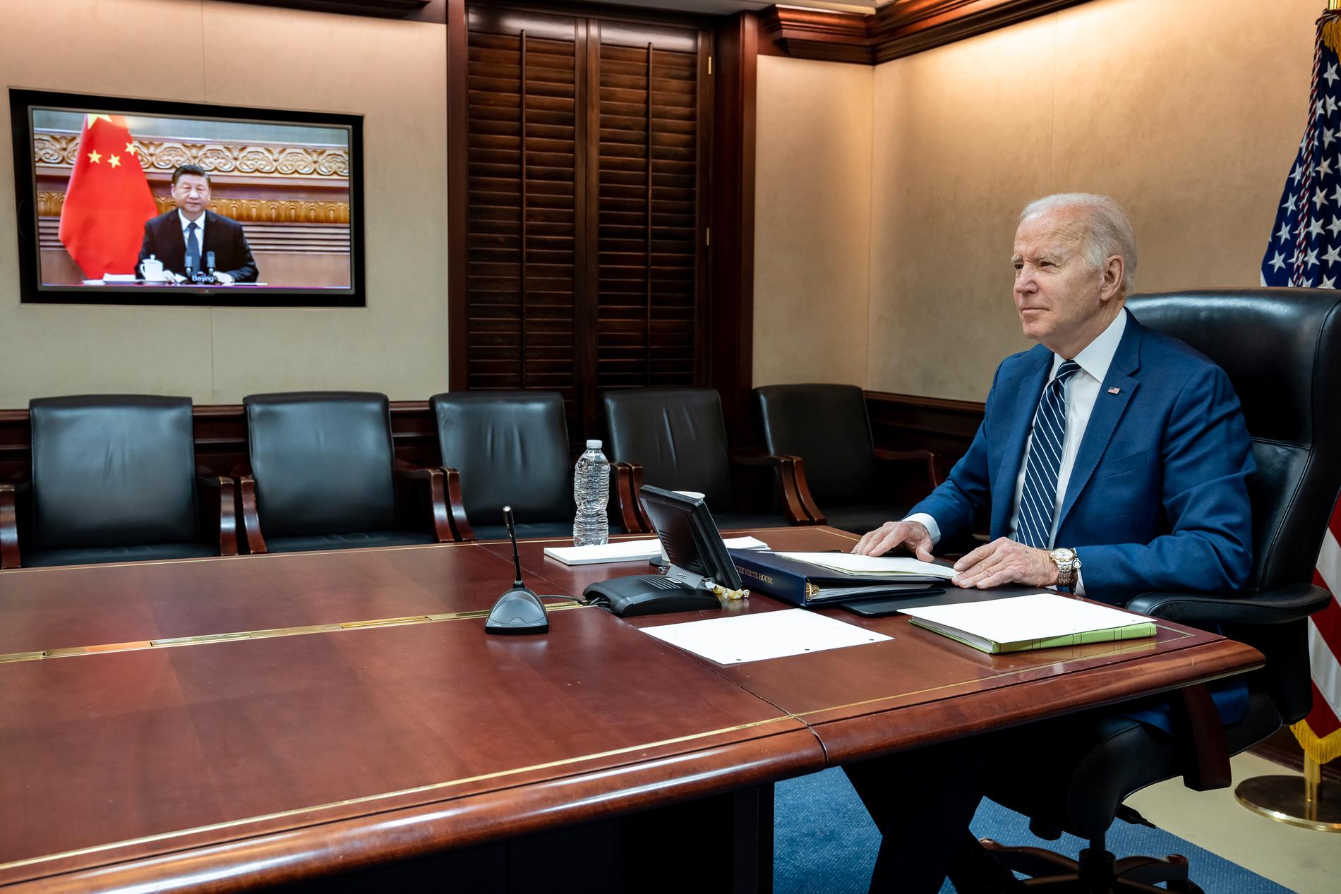 Joe Biden i ett virtuellt möte med Kinas president Xi Jinping i mars 2022.
