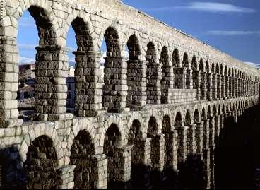 Akvedukten fungerar trots 2000 år på nacken.