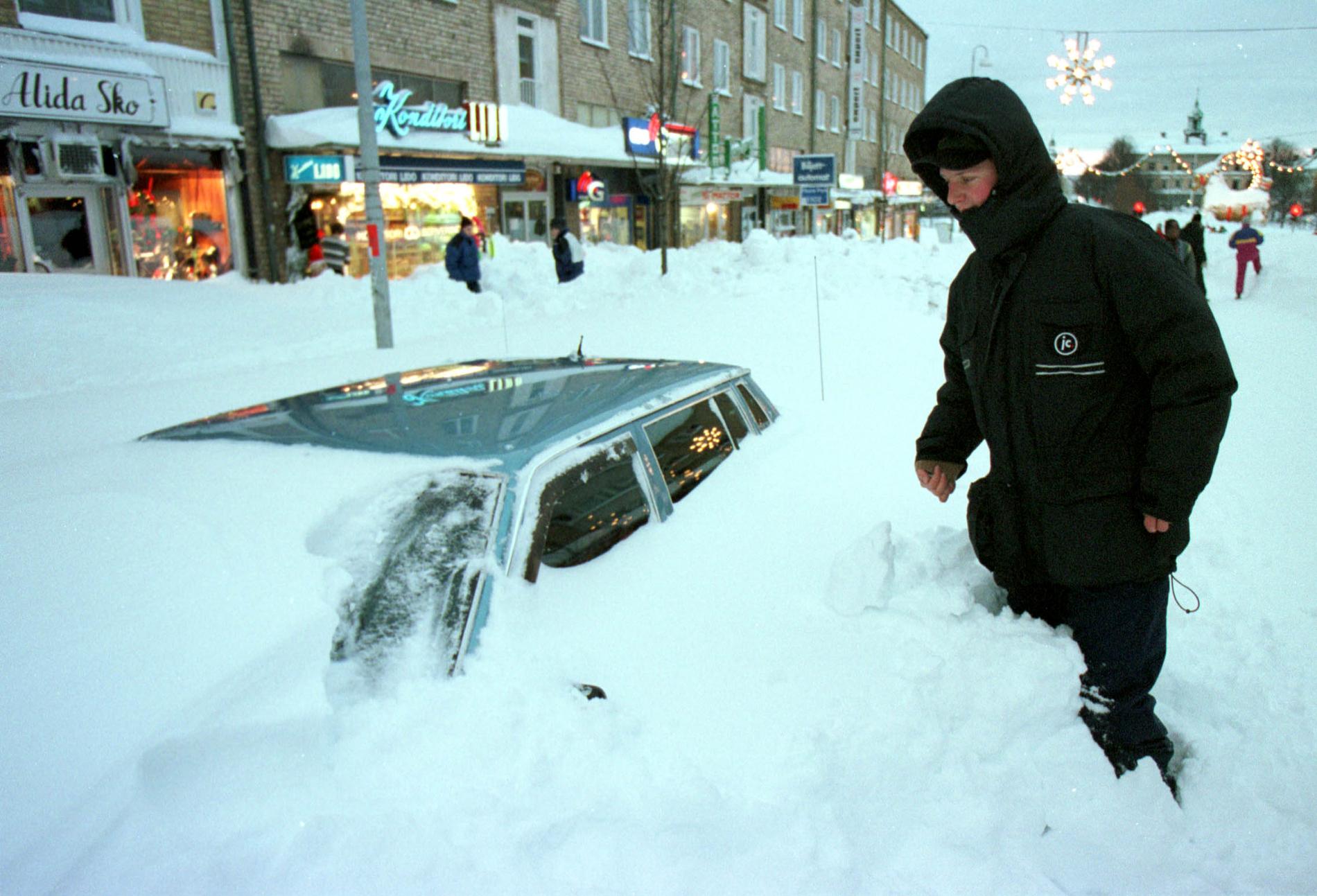 När det stilla dalandet av snöflingor förvandlades till en snökanon kom runt 130 cm snö i Gävle på bara ett par dagar. Staden blev belägrad, först drygt en vecka senare tog kaoset slut.