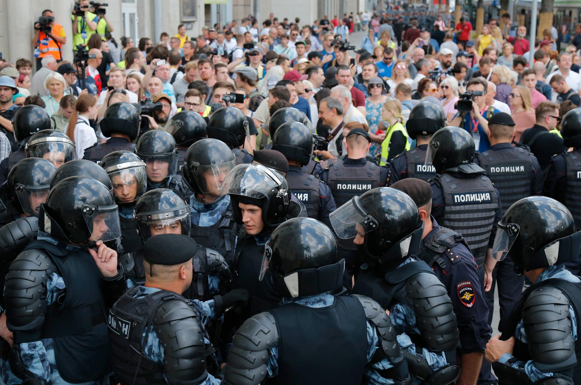Polis sattes in med anledning av en planerad demonstration i Moskva sommaren 2019. Enligt OVD-Info greps runt 50 personer redan innan protesterna hade börjat. Arkivbild.