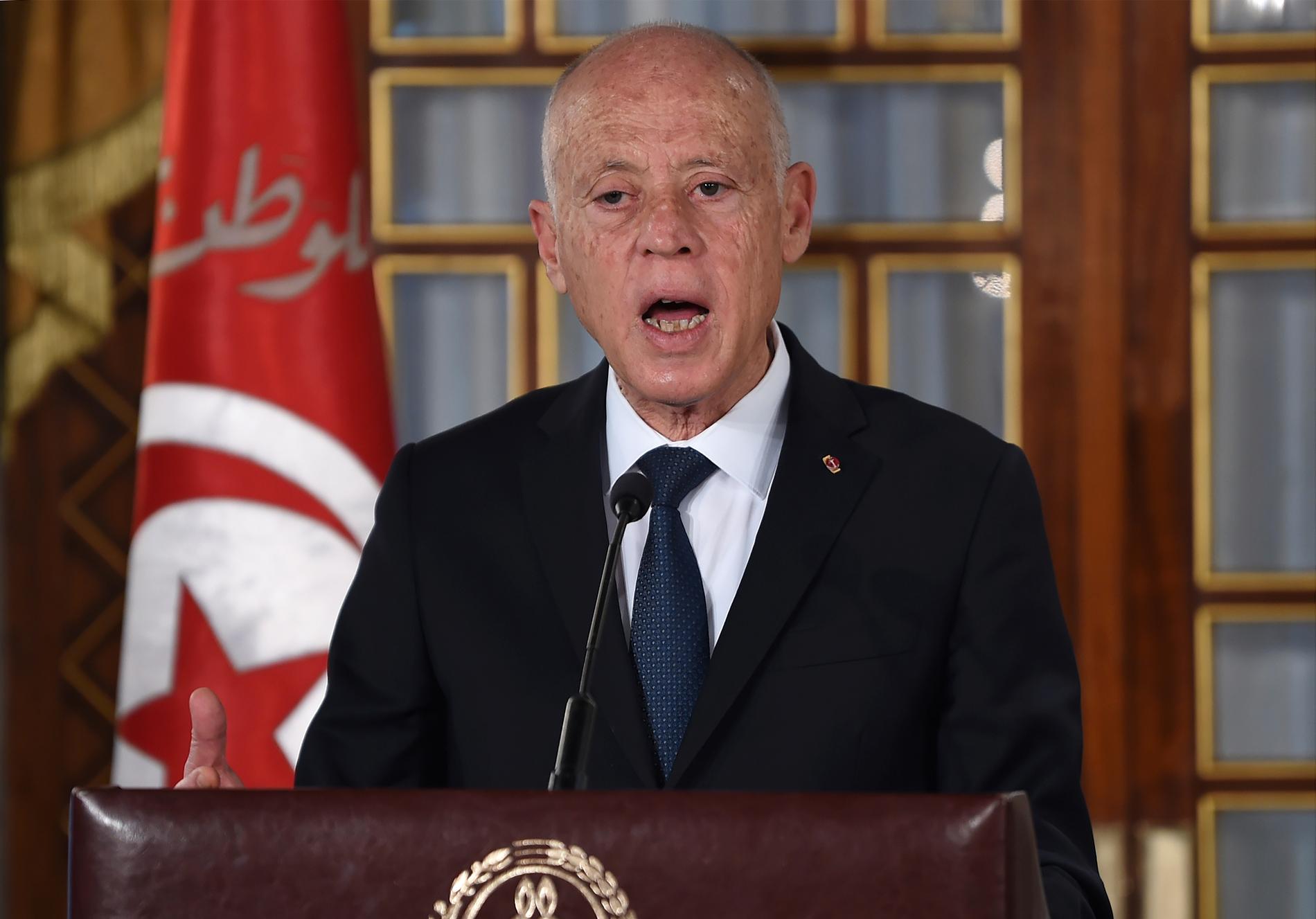 Tunisiens president Kaïs Saied har stängt ner parlamentet och avsatt premiärministern.