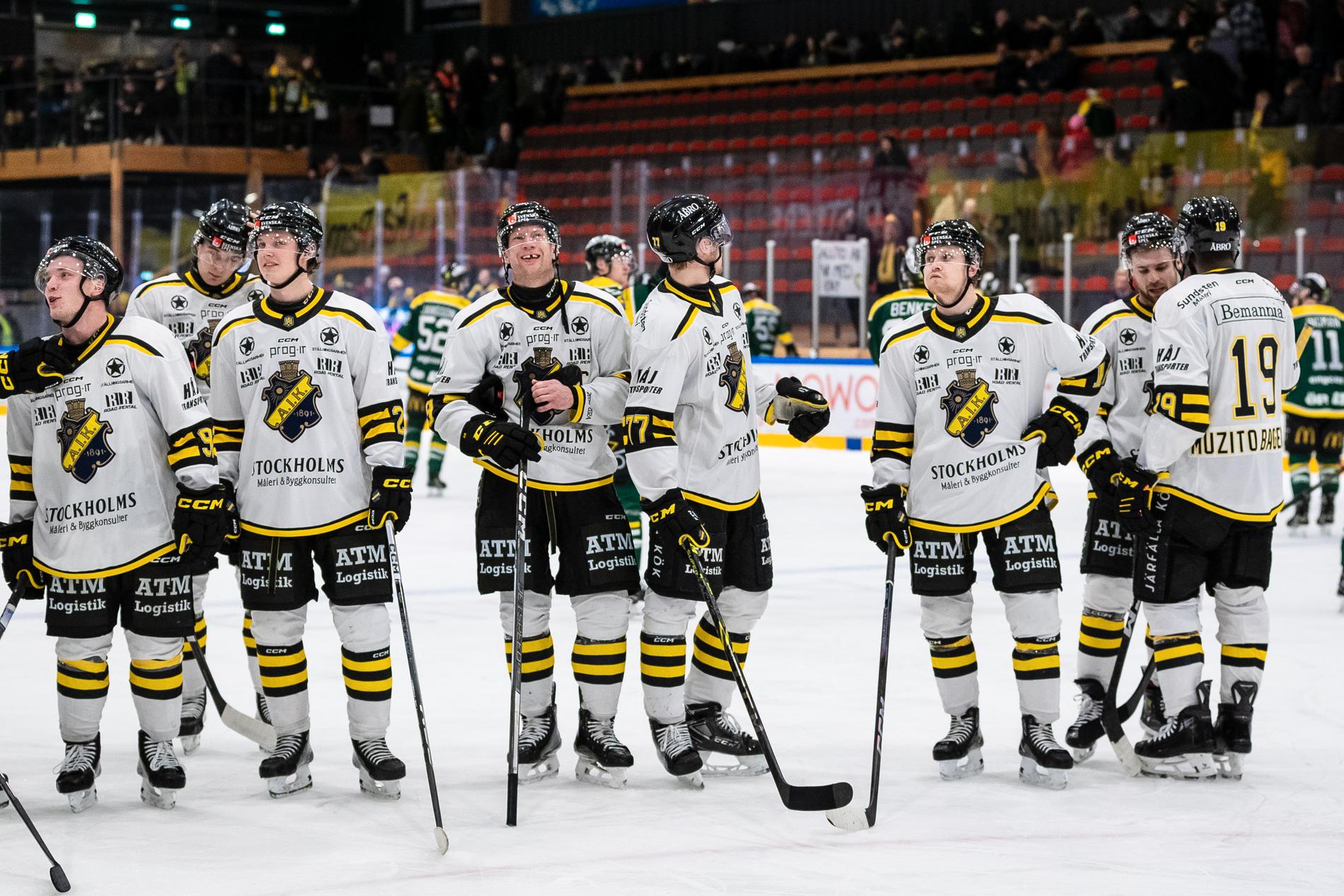 AIK-spelarna efter matchen mot Östersund i hockeyallsvenskan