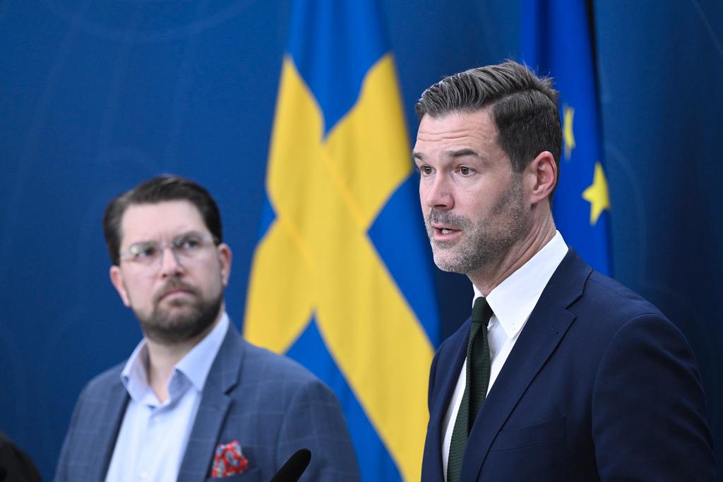 Biståndsminister Johan Forssell (M) och Jimmie Åkesson meddelade igår att Sverige drar in bistånd till palestinska områden.