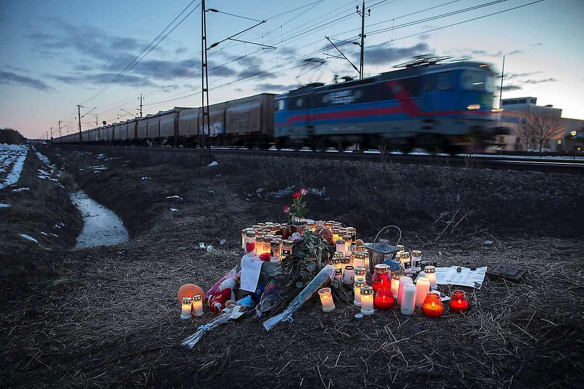 13-åringen från Kumla orkade inte längre. Hon tog sitt liv när hon klev ut framför ett tåg efter hoten och pressen från den 46-årige nätpedofilen.