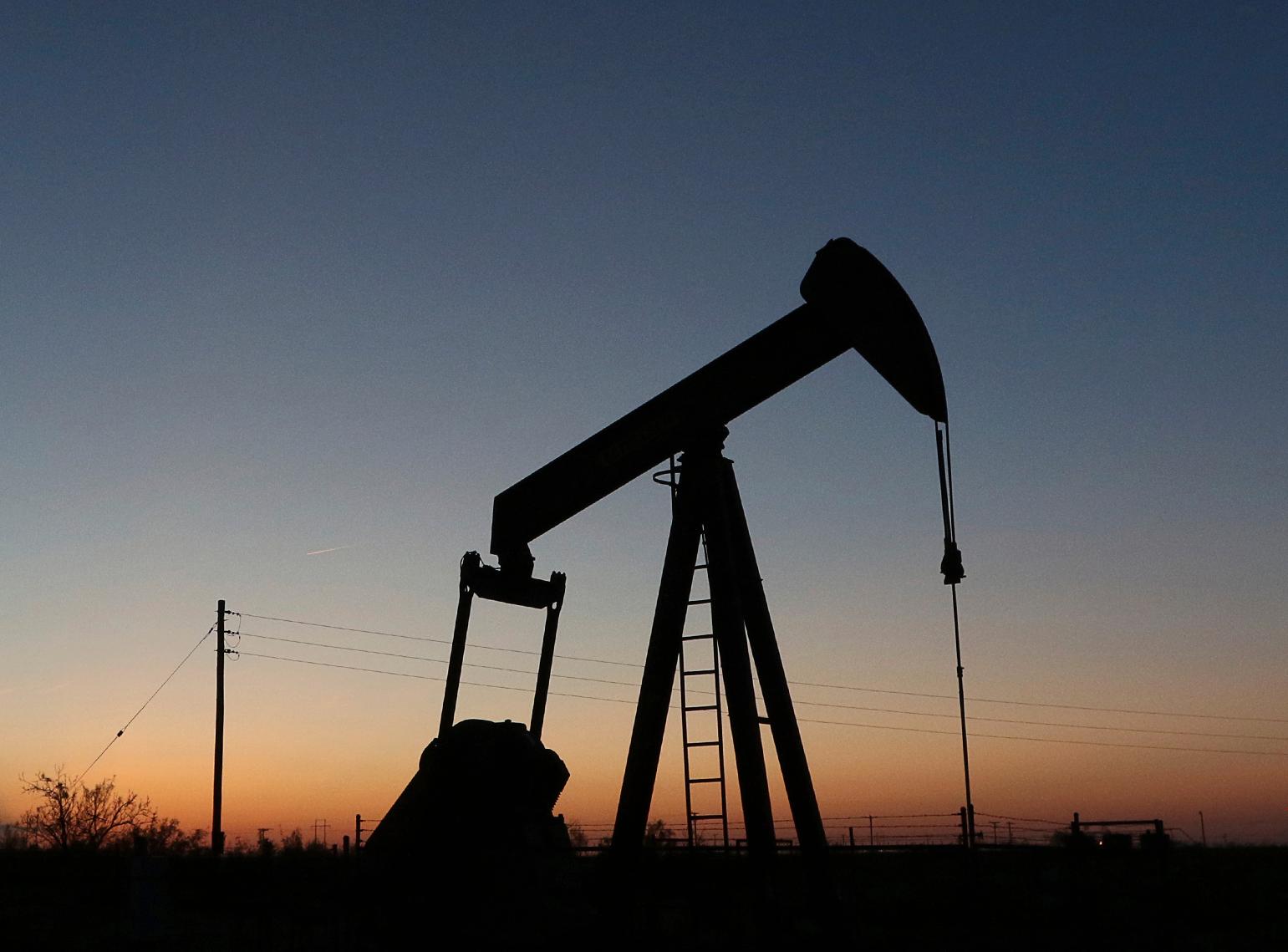Priset på amerikansk WTI-olja har rasat. Det kommer få konsekvenser för hela världsekonomin. 