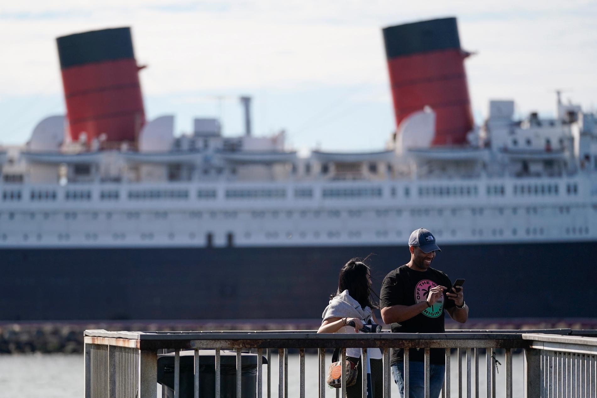 Queen Mary, ett av världens mest kända fartyg, stänger för turister på grund av reparationer. Sedan 1967 ligger hon vid kaj i hamnen i Long Beach i Kalifornien.