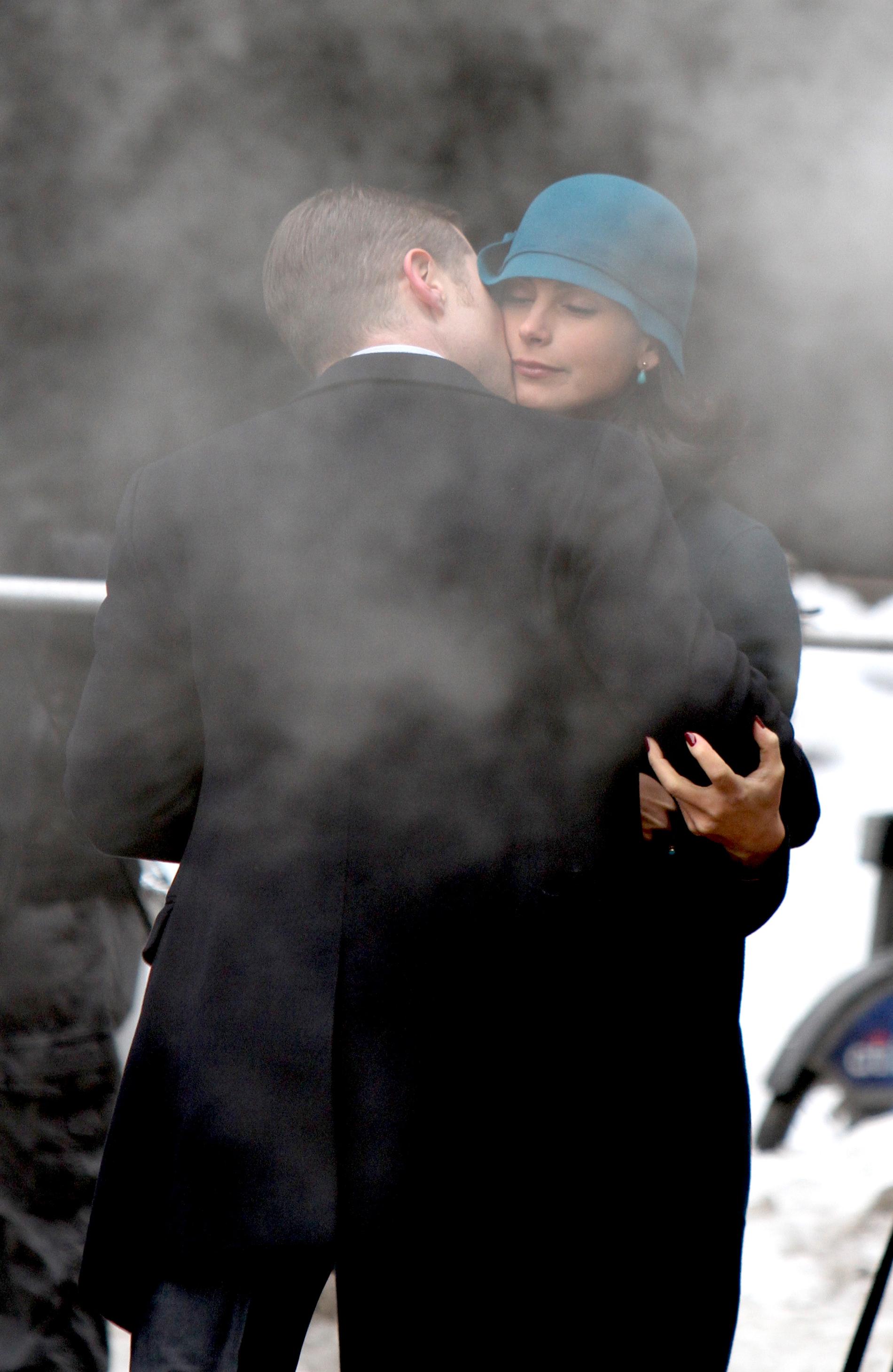 Ben McKenzie och Morena Baccarin under inspelningen av ”Gotham”.