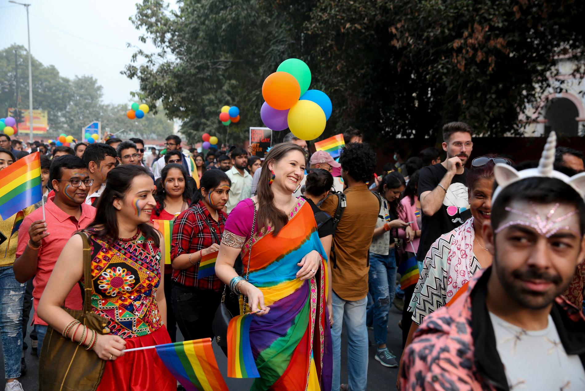 Aktivister tågar för gayrättigheter i indiska New Delhi, 12 november 2017. Arkivbild.