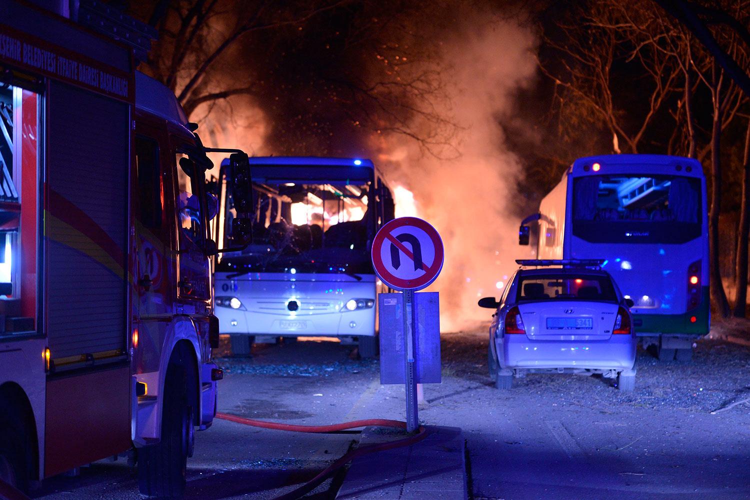 Utbränd buss i Ankara.