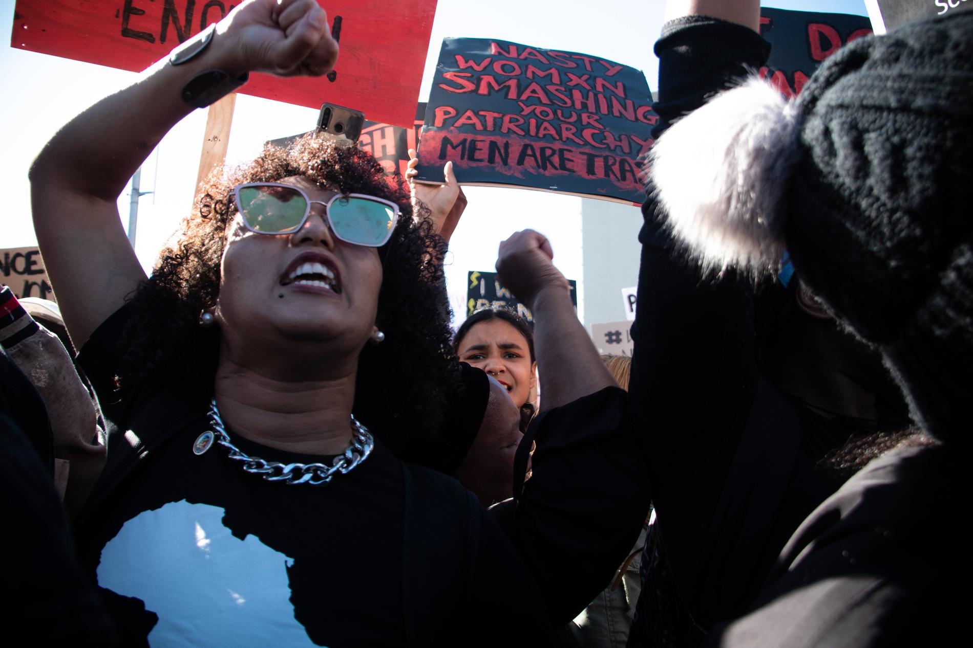 Flera tusen människor har intagit Kapstadens gator i massiva protester senaste veckan.