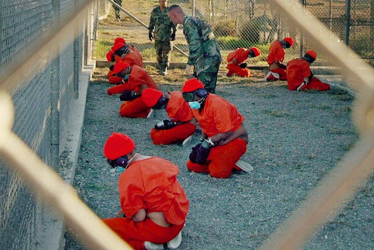 "LITE FÖRVÅNAD" Vid en tribunal som hölls på Guantánamo ställdes frågor om Casioklockor. ”Jag är lite förvånad över detta bevis. Miljoner människor har dessa Casio-klockor. Om det är ett brott, varför arresterar inte USA alla de människor som äger sådana klockor? sa saudiern Mazin Salih Musaid al Awfi, som satt fängslad i över fem år innan han släpptes.