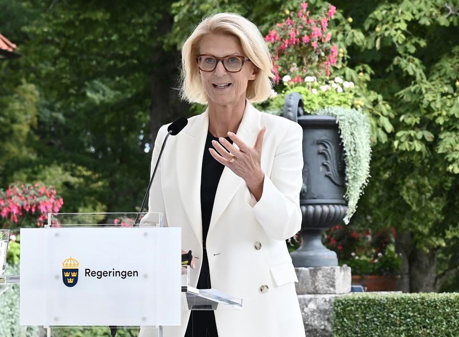 Finansminister Elisabeth Svantesson (M) under pressträffen på Harpsund
