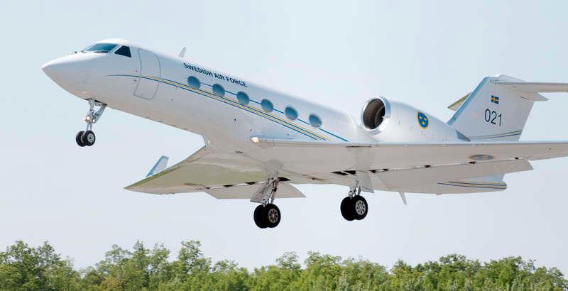 Regeringens Gulfstream IV-SP (nummer 021) startar från Bromma flygplats i Stockholm.