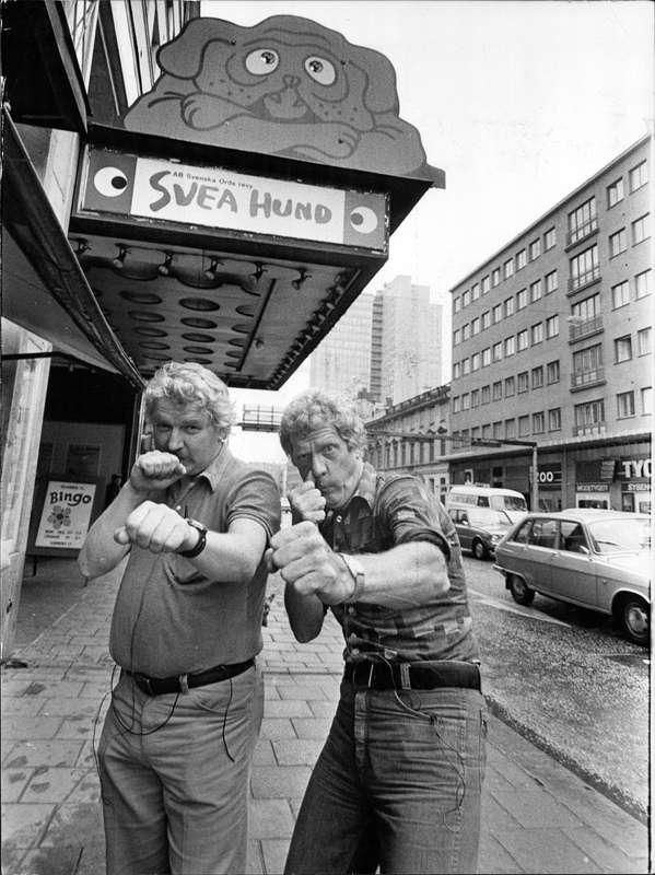 Hasse och Tage, legendariska vänsterhumorister, här vid premiären av ”Svea hund” 1976.