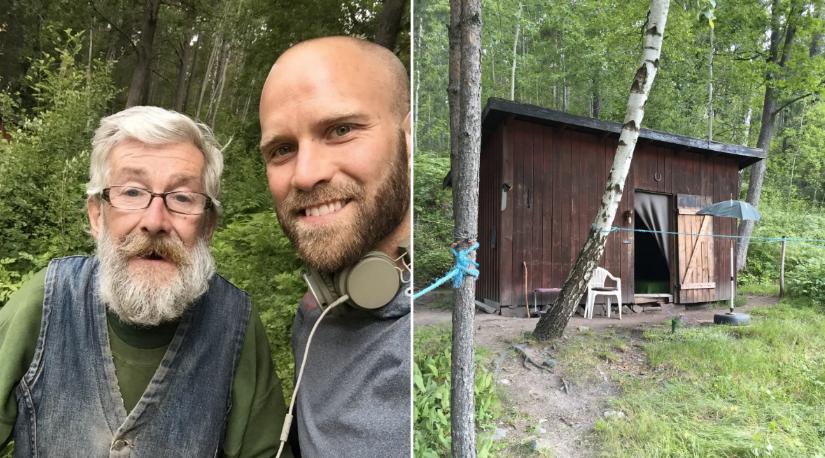 Håkan och Johan utanför Håkans skjul  i skogen. Foto: Privat