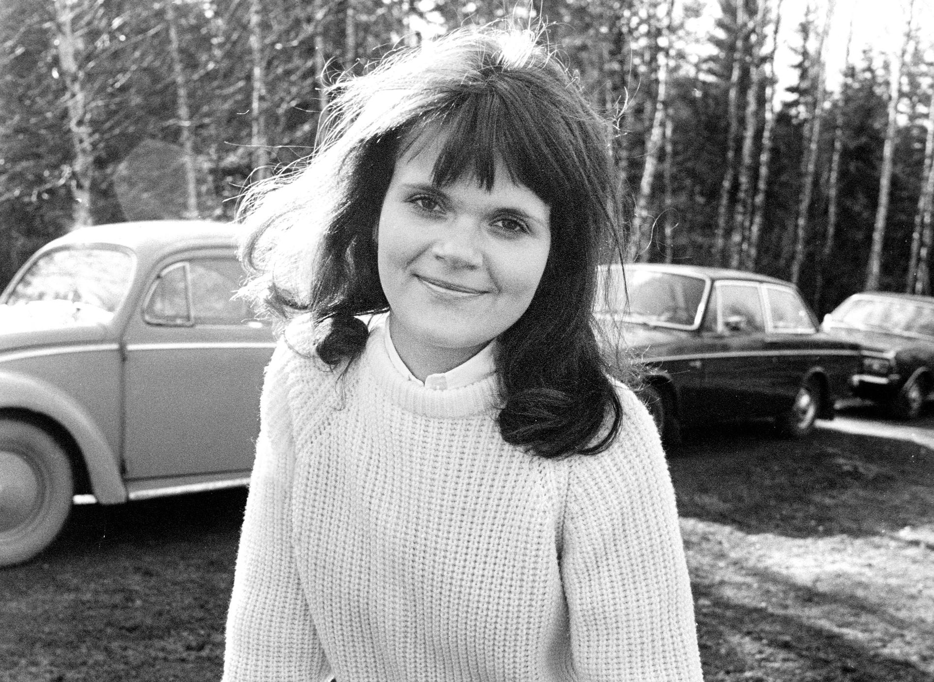 Monica Forsberg 1972, mitt uppe i karriären som artist.