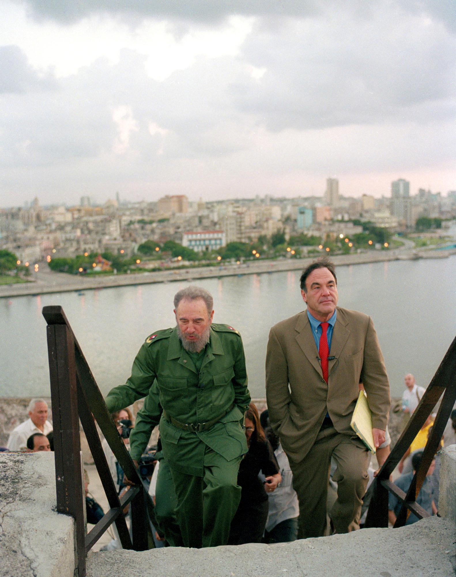 Castro och filmmakaren Oliver Stone under inspelningen av dokumentärfilmen "Looking for Fidel"
