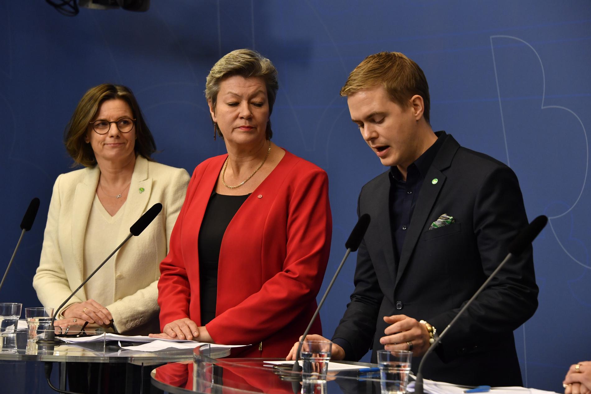 Isabella Lövin (MP), Ylva Johansson (S) och Gustav Fridolin (MP). 