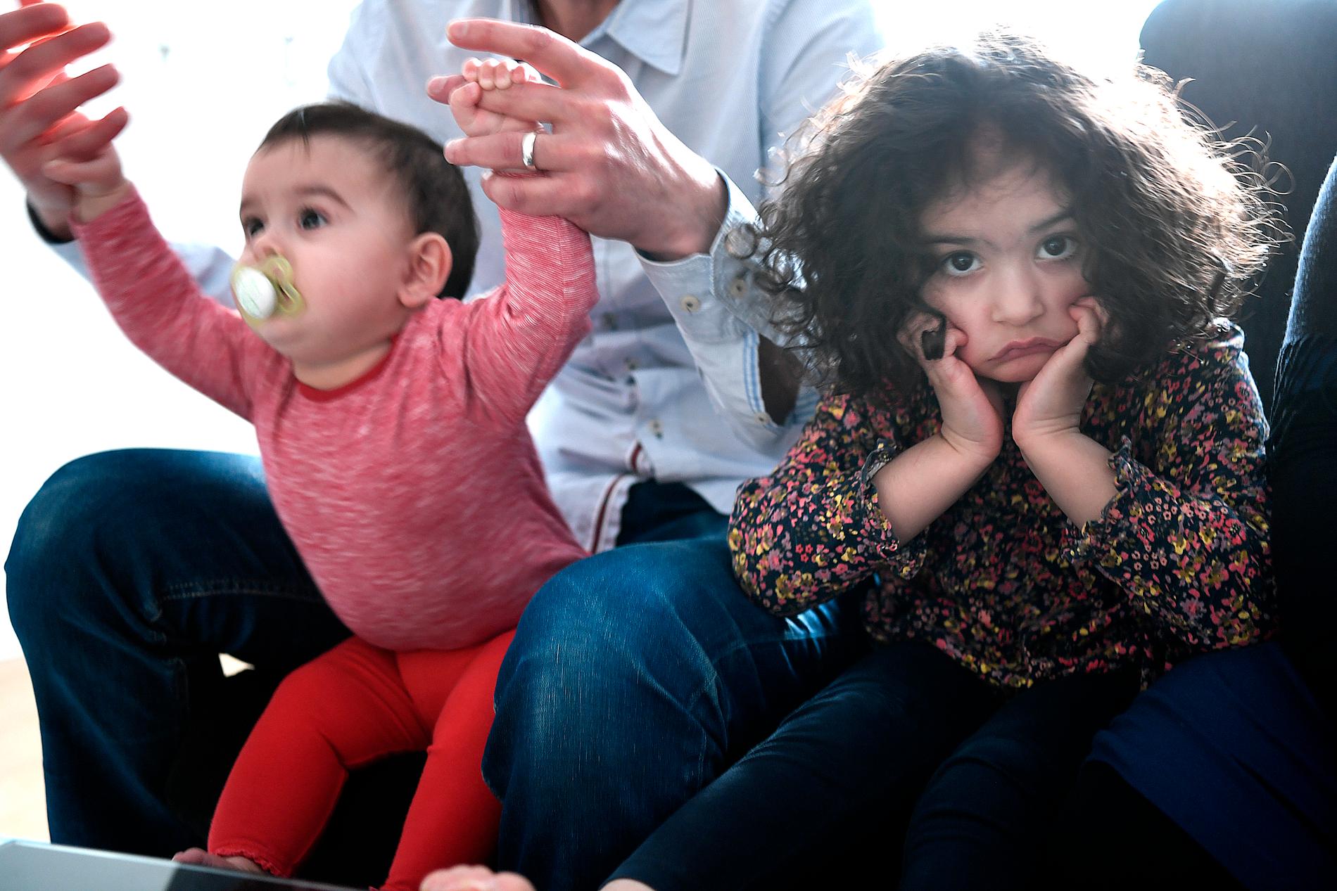 Döttrarna Lina, 7 månader, och storasystern Talie, 3 år, är allergiska mot mjölkprotein från födseln.