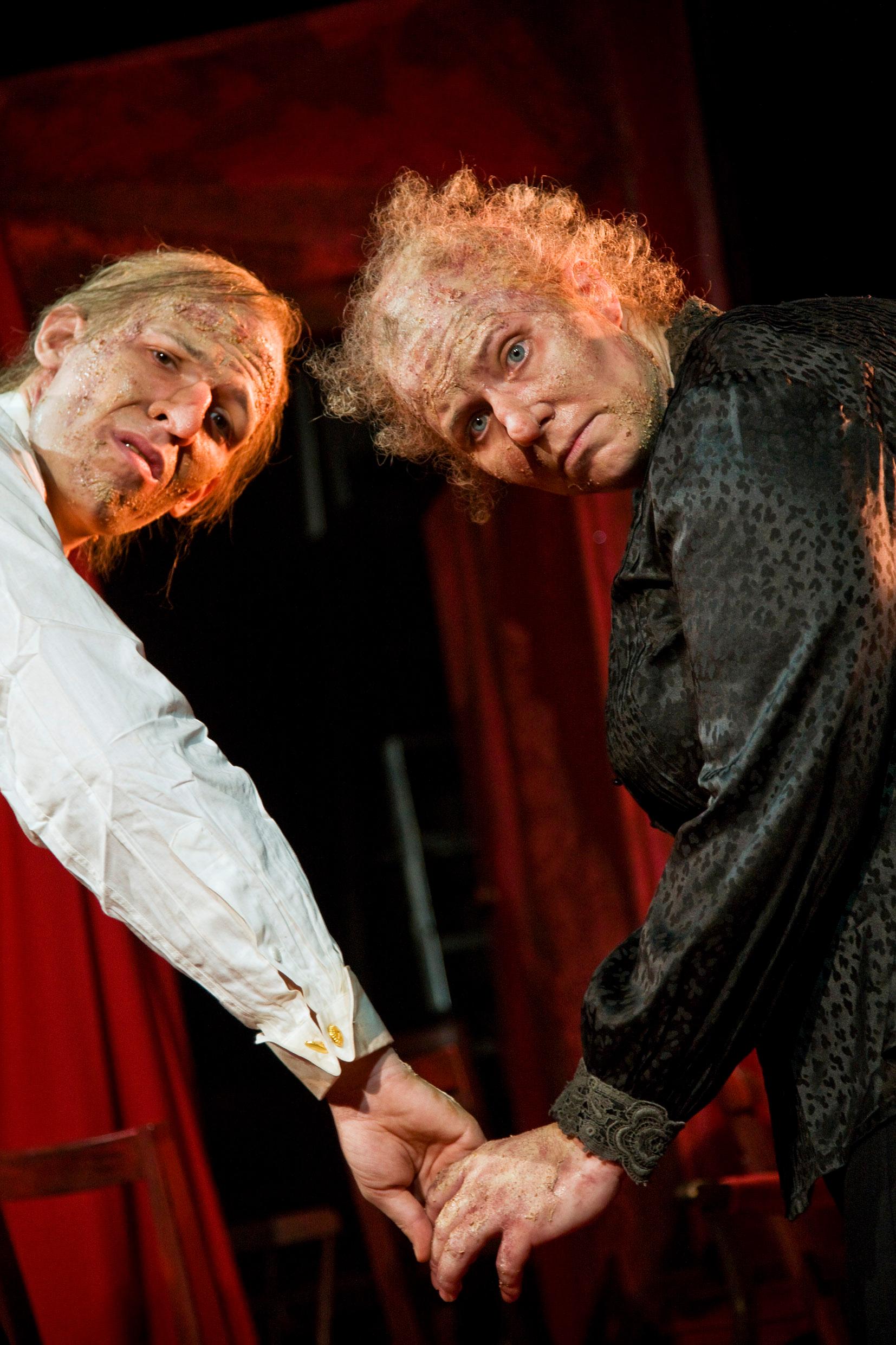 Hannes Meidal och Anna Pettersson har översatt, regisserat och spelar "Stolarna" på Strindbergs Intima teater.