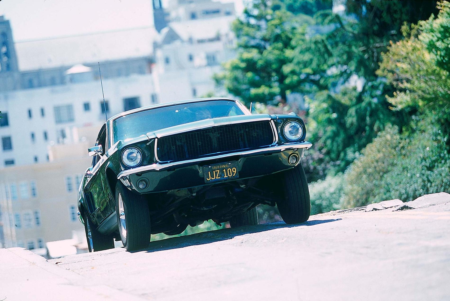 Bilen som är känd för en av filmvärldens mest klassiska biljakter, Ford Mustang GT 390 med Steve McQueen bakom ratten i filmen ”Bullitt” från 1968.