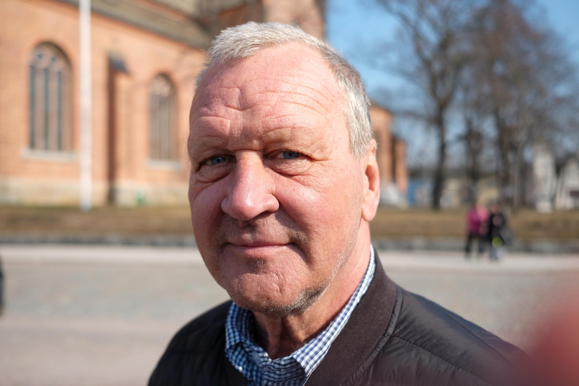 Falubon Lennart Stenberg, 72, kan inte komma ihåg att det någonsin varit så många rikspolitiker i Falun på så kort tid som veckan inför omvalet.