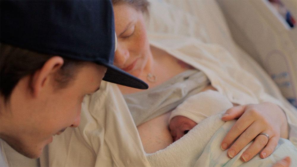 Birthual reality familjen som är med i världens första förlossningsfilm i Virtual Reality.