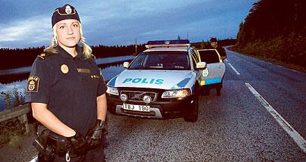 avstånden skrämmer Marie Sahlman, 28, jobbar som polis i Västerbotten, med Lycksele som bas. ”När det hettar till kan man inte vara på flera ställen samtidigt. Då kan jag bli frustrerad över avstånden”, säger hon.