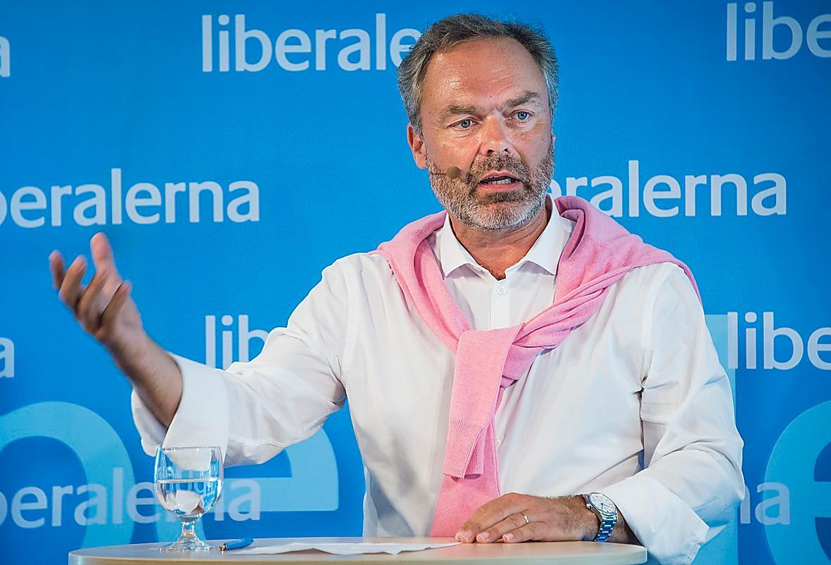 I dag har det varit Jan Björklunds dag på Gotland. Men när det gäller löner borde Liberalernas ledare lära sig av parterna på arbetsmarknaden.