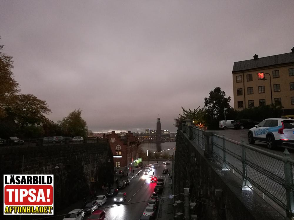 Läsaren Isabel fotade himlen klockan 09.00 i Stockholm.