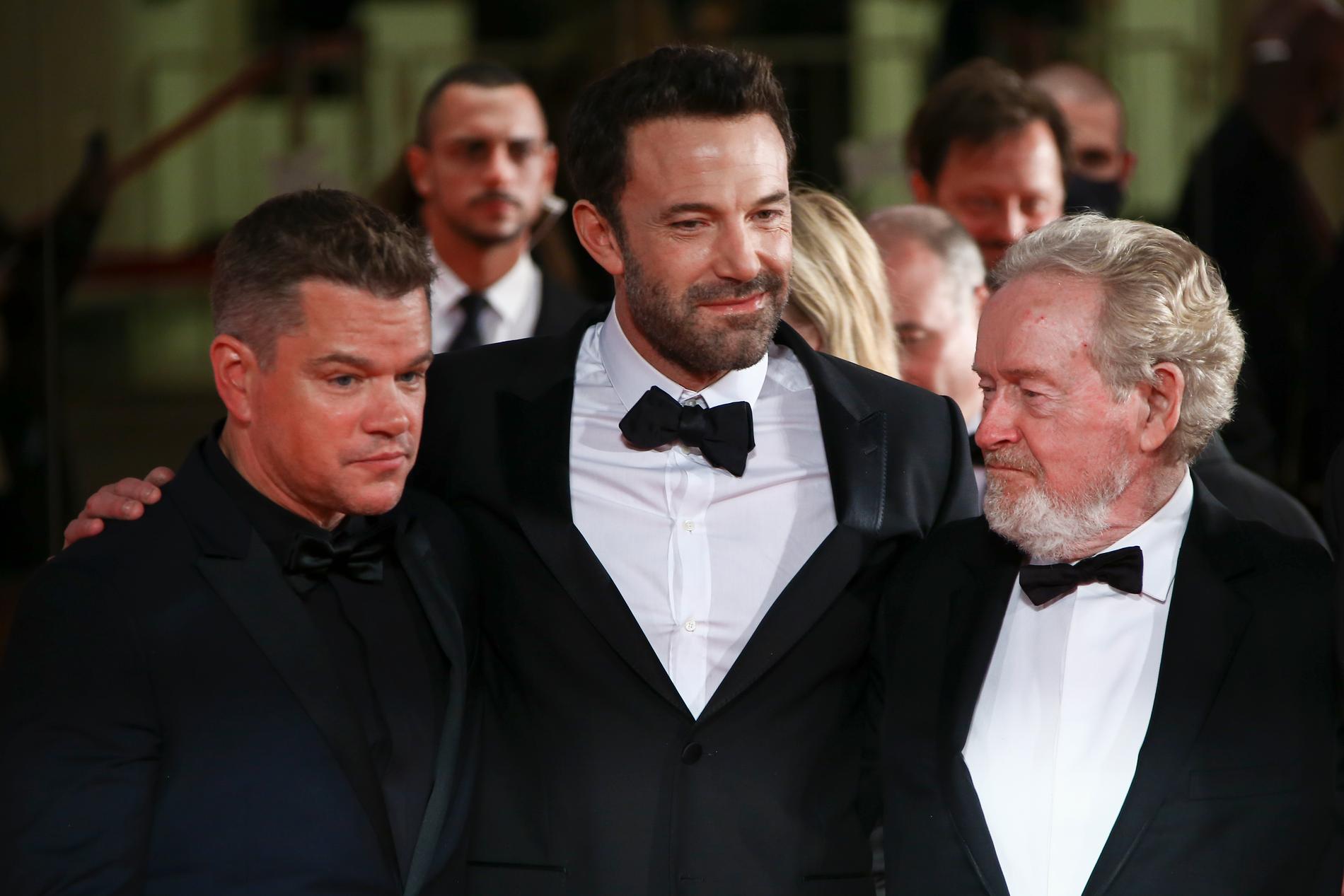 Matt Damon, Ben Affleck och Ridley Scott vid premiären av filmen "The last duel" under filmfestivalen i Venedig i fjol.