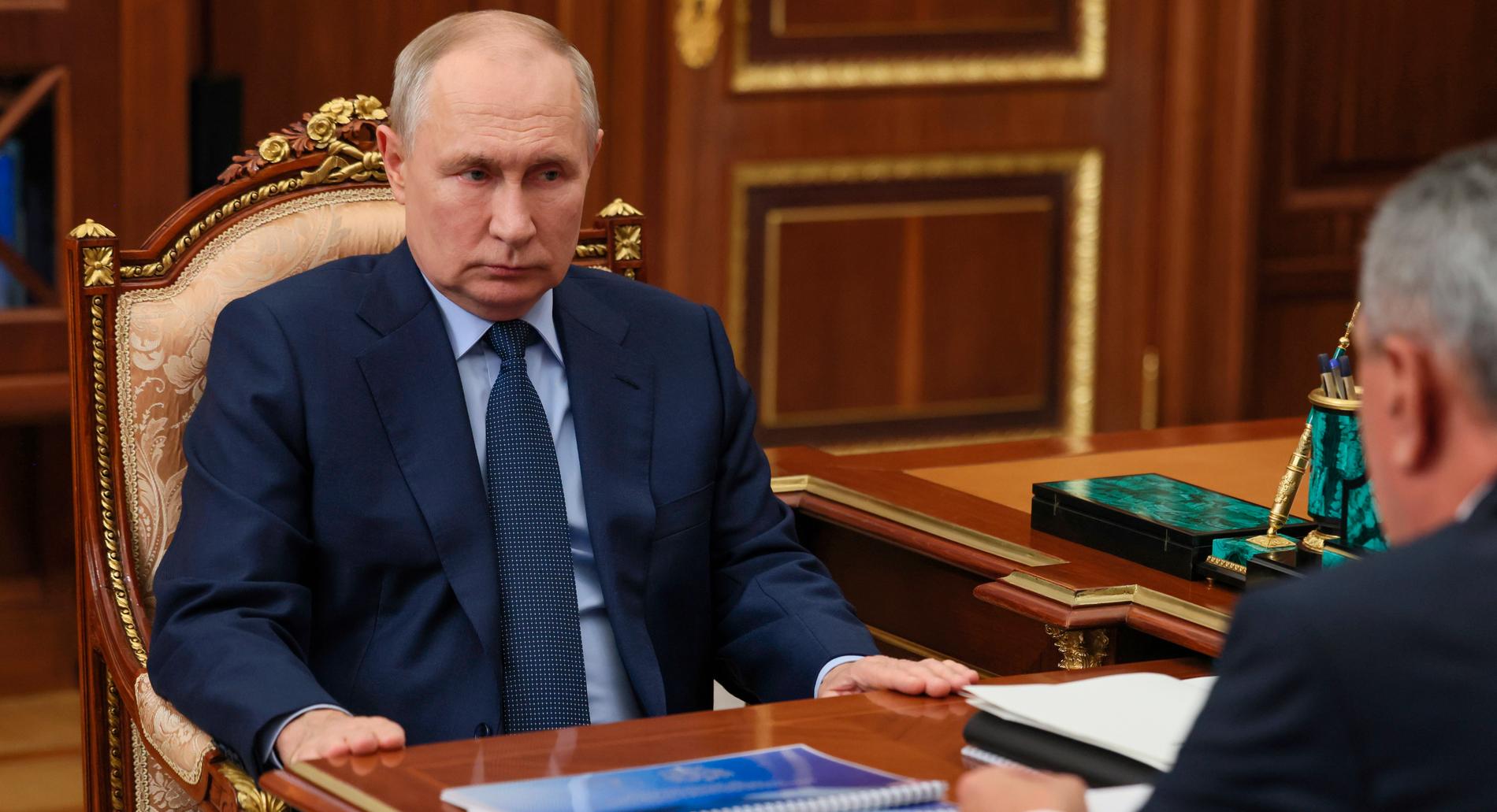 Putin inställning har hela tiden varit att västvärldens stöd till Ukraina inte kommer att vara uthålligt. 