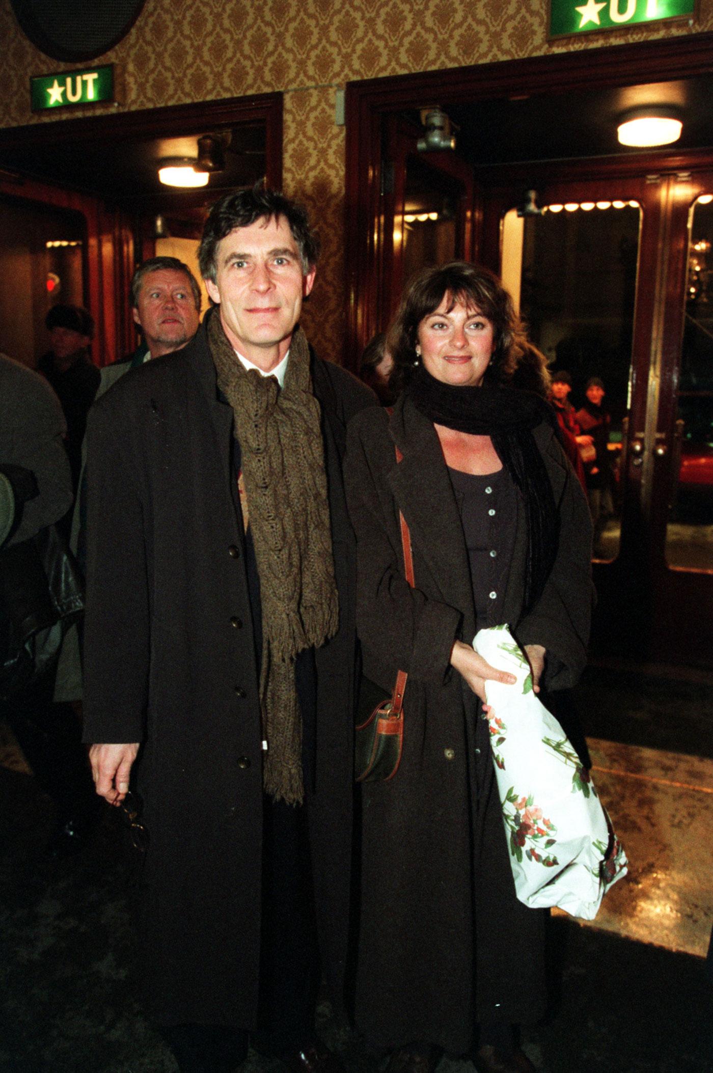 Tillsammans med dåvarande hustrun Suzanne Reuter på premiär 1996.
